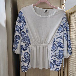 Nice light fabric white and blue paisley top!